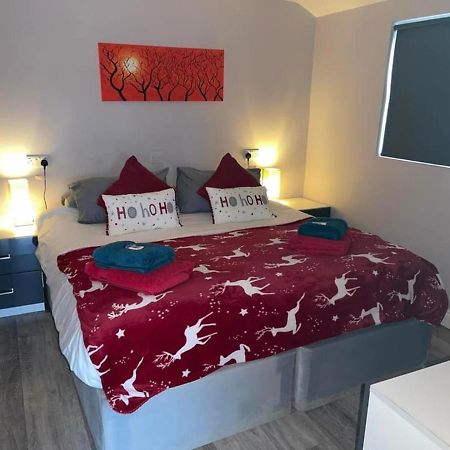 Deerfin Rentals Private Chalet With Hot Tub Ballymena Eksteriør bilde