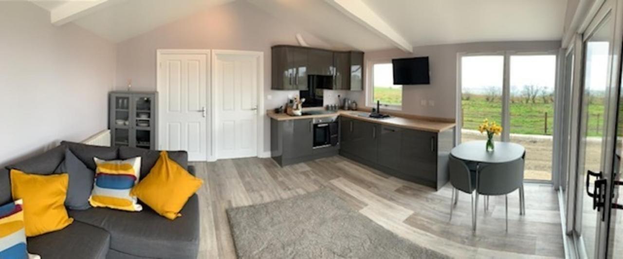 Deerfin Rentals Private Chalet With Hot Tub Ballymena Eksteriør bilde