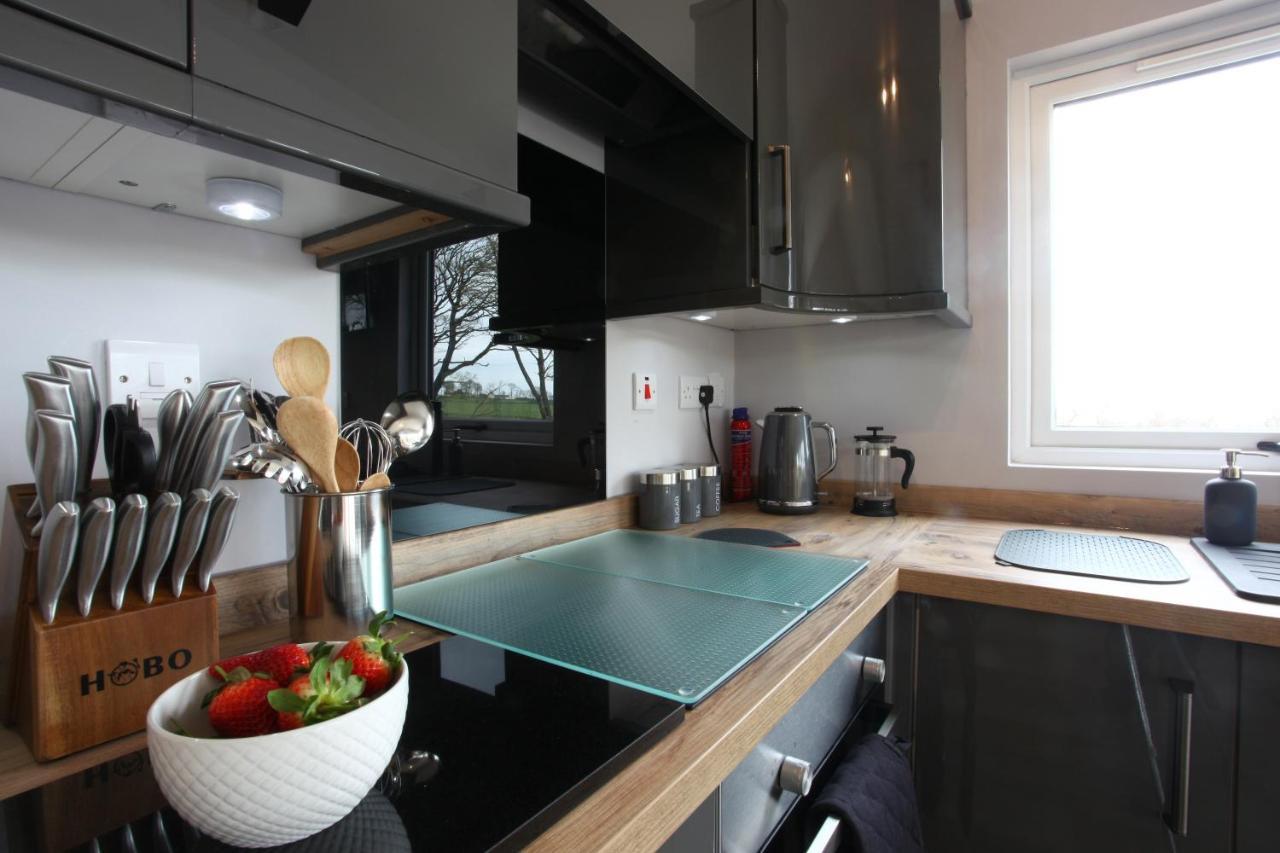 Deerfin Rentals Private Chalet With Hot Tub Ballymena Eksteriør bilde