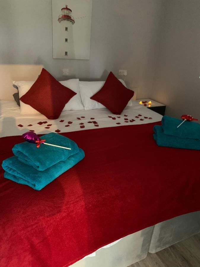 Deerfin Rentals Private Chalet With Hot Tub Ballymena Eksteriør bilde