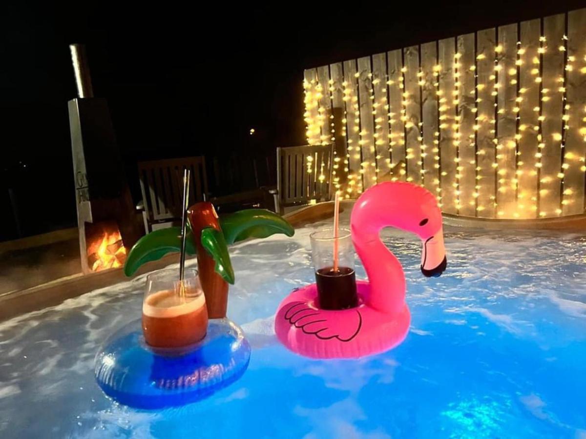 Deerfin Rentals Private Chalet With Hot Tub Ballymena Eksteriør bilde