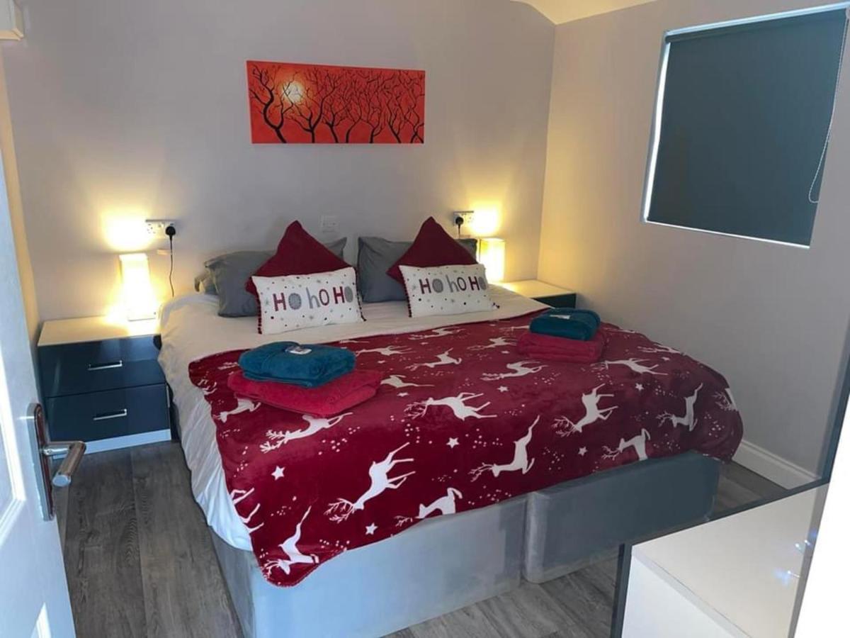 Deerfin Rentals Private Chalet With Hot Tub Ballymena Eksteriør bilde