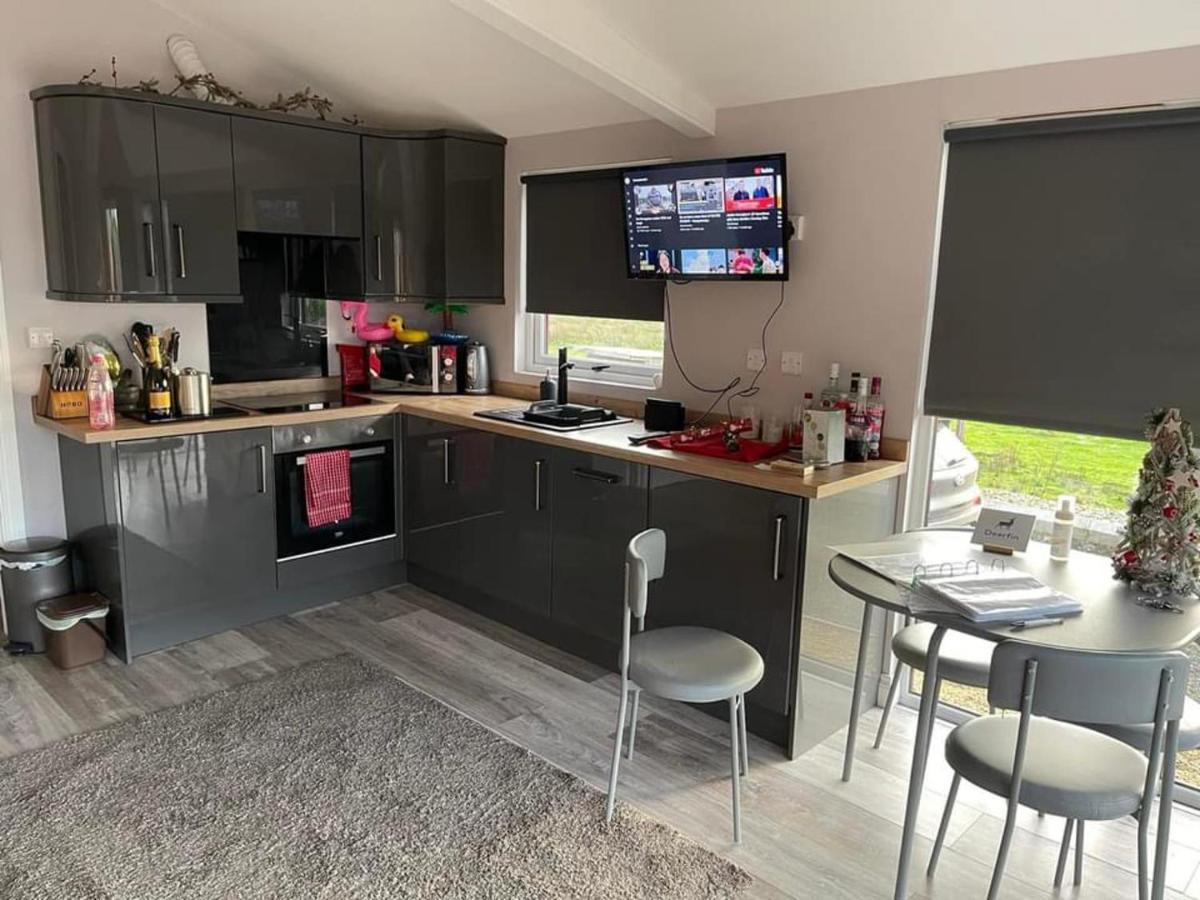 Deerfin Rentals Private Chalet With Hot Tub Ballymena Eksteriør bilde