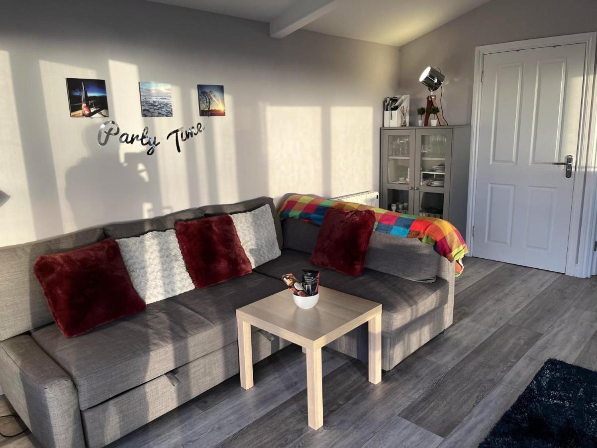 Deerfin Rentals Private Chalet With Hot Tub Ballymena Eksteriør bilde