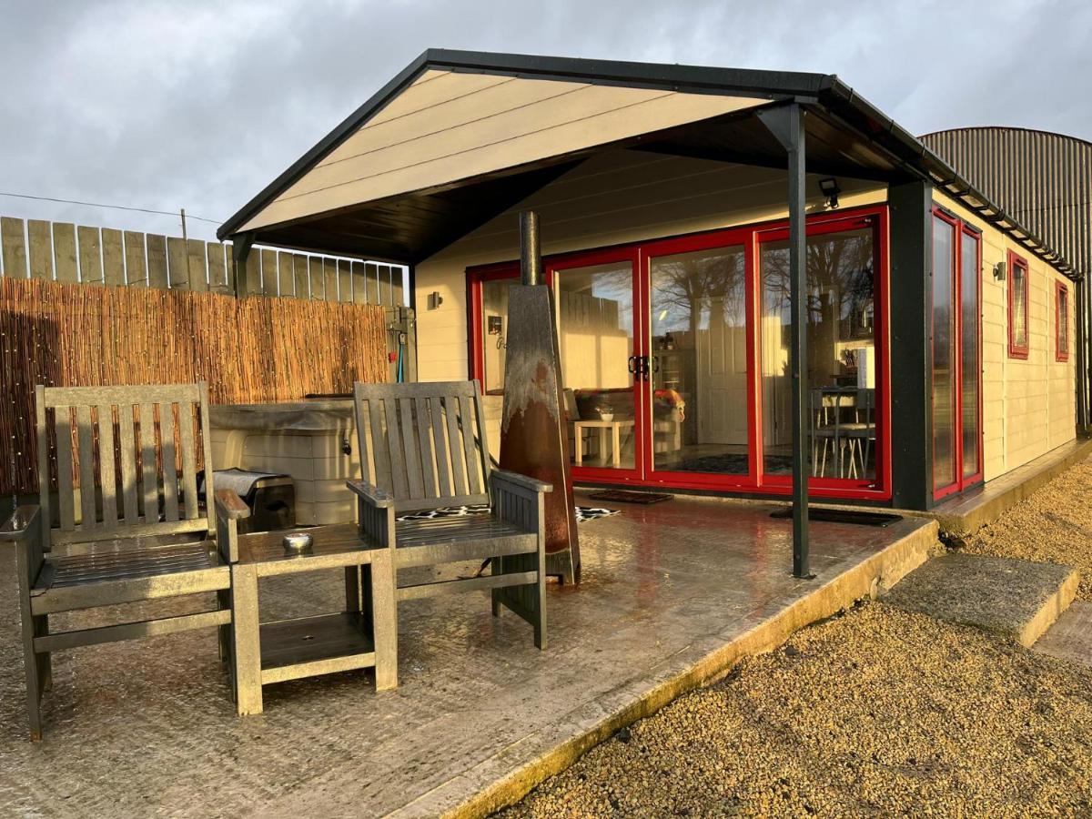 Deerfin Rentals Private Chalet With Hot Tub Ballymena Eksteriør bilde
